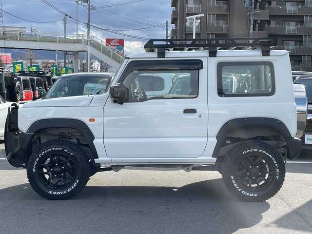スズキ ジムニー XG 長野県 2023(令5)年 2.7万km スペリアホワイト 禁煙車/4WD/10インチフローティングマルチオーディオ/Bluetooth/社外スロットルコントローラー/グリルガード/オーバーフェンダー/背面タイヤカバー/1.5インチリフトアップキット/ルーフラック/リアラダー/純正足回り車載/ETC/純正アルミホイール/ダウンヒルアシスト/フォグランプ/LEDヘッドライト/オートライト/横滑り防止装置/ABS/ドアバイザー/リモコンキー/アイドリングストップ/パワーウインドウ/パワーステアリング/新車時保証書/取扱説明書