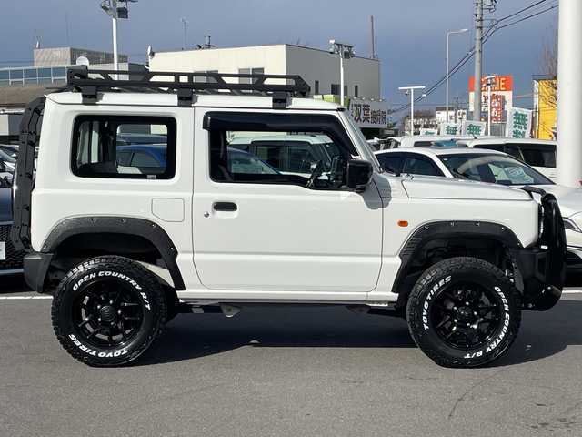 スズキ ジムニー XG 長野県 2023(令5)年 2.7万km スペリアホワイト 禁煙車/4WD/10インチフローティングマルチオーディオ/Bluetooth/社外スロットルコントローラー/グリルガード/オーバーフェンダー/背面タイヤカバー/1.5インチリフトアップキット/ルーフラック/リアラダー/純正足回り車載/ETC/純正アルミホイール/ダウンヒルアシスト/フォグランプ/LEDヘッドライト/オートライト/横滑り防止装置/ABS/ドアバイザー/リモコンキー/アイドリングストップ/パワーウインドウ/パワーステアリング/新車時保証書/取扱説明書