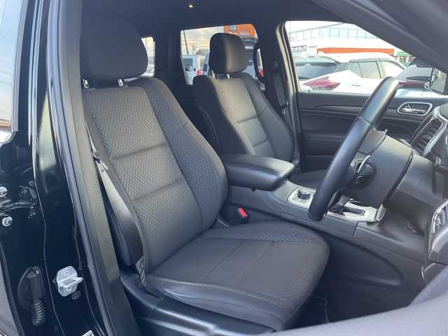 クライスラー・ジープ ジープ グランドチェロキー アップランド 山口県 2018(平30)年 4万km 黒 ４WD/純正HDDナビ/（AM/FM/Bluetooth/USB/ワンセグTV)/ミラーリング/アダプティブクルーズコントロール/バックカメラ/パワーシート（D/N）/パーキングアシスト/純正フロアマット/純正17インチアルミホイール/LEDヘッドライト/アイドリングストップ/スマートキー/ETC