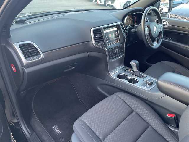 クライスラー・ジープ ジープ グランドチェロキー アップランド 山口県 2018(平30)年 4万km 黒 ４WD/純正HDDナビ/（AM/FM/Bluetooth/USB/ワンセグTV)/ミラーリング/アダプティブクルーズコントロール/バックカメラ/パワーシート（D/N）/パーキングアシスト/純正フロアマット/純正17インチアルミホイール/LEDヘッドライト/アイドリングストップ/スマートキー/ETC