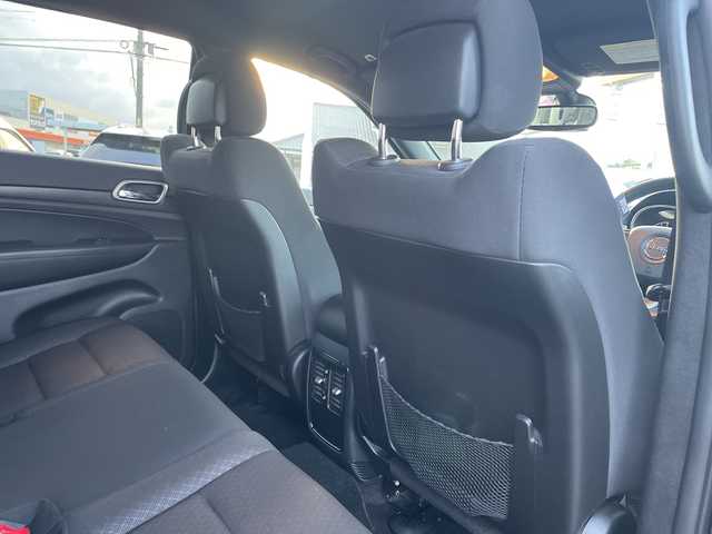 クライスラー・ジープ ジープ グランドチェロキー アップランド 山口県 2018(平30)年 4万km 黒 ４WD/純正HDDナビ/（AM/FM/Bluetooth/USB/ワンセグTV)/ミラーリング/アダプティブクルーズコントロール/バックカメラ/パワーシート（D/N）/パーキングアシスト/純正フロアマット/純正17インチアルミホイール/LEDヘッドライト/アイドリングストップ/スマートキー/ETC