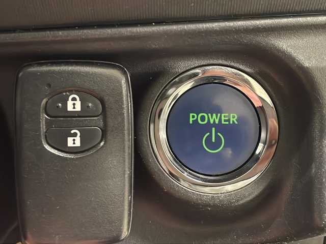 トヨタ アクア クロスオーバー 熊本県 2018(平30)年 7万km ライムホワイトパールクリスタルシャイン ワンオーナー/純正ナビ/CD/DVD/フルセグTV/AM/FM/BT/バックカメラ/ビルトインETC/衝突軽減ブレーキ/レーンキープアシスト/LEDヘッドライト/オートマチックハイビーム/ハーフレザーシート/保証書