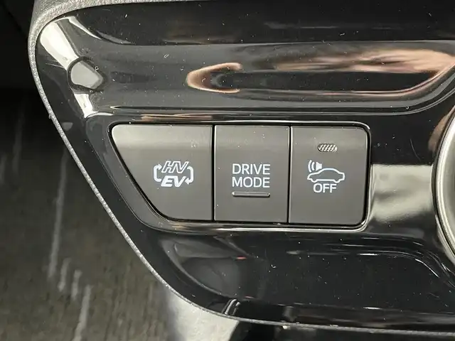 トヨタ プリウス ＰＨＶ S セーフティプラス 愛知県 2018(平30)年 7.6万km ホワイトパールクリスタルシャイン モデリスタエアロ/社外ナビ　/（TV/BT/CD/DVD）　/レーダークルーズコントロール　/バックモニター　/衝突軽減システム　/コーナーセンサー　/レーンキープアシスト　/パーキングアシスト　/前席シートヒーター　/ステアリングヒーター　/ドライブレコーダー/ETC