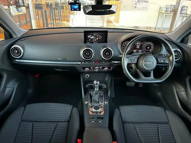 アウディ Ａ３ SB 30TFSI シグネチャーED 富山県 2020(令2)年 2.4万km グレー LED ライトパッケージ/ナビゲーションパッケージ/コンビニエンスパッケージ/アシスタンスパッケージ/ワンオーナー/HDDナビ/フルセグテレビ/バックカメラ/アイドリングストップ/ACCプッシュスタート/ETC2.0/前席シートヒーター/D席パワーシート/パドルシフト
