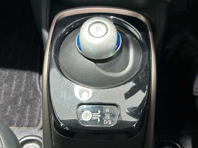 日産 ノート e－パワー メダリスト 宮城県 2017(平29)年 5万km プレミアムコロナオレンジ 純正ナビ/アラウンドビュー/デジタルインナーミラー/フルセグTV/Advansed　safety/・エマージェンシーブレーキ/・車線逸脱警報/・車線逸脱防止支援システム/・踏み間違い衝突防止アシスト/ビークルダイナミクスコントロール/先進ライト/標識検知機能/ステアリングオーディオスイッチ/LEDヘッドライト/ETC/純正アルミホイール/純正フロアマット