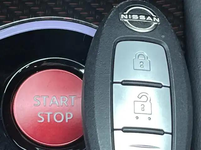 日産 オーラ ニスモ 熊本県 2021(令3)年 2.2万km スーパーブラック ワンオーナー/純正9インチナビ（BT・フルセグ・CD・DVD・SD・USB）/全方位カメラ/ビルトインETC/純正前方ドライブレコーダー/インテリジェントエマージェンシーブレーキ/踏み間違い衝突防止アシスト/標識認識機能/車線逸脱警報/車線逸脱防止支援システム/ふらつき警報機能/ブラインドスポットモニター/横滑り防止/前後クリアランスソナー/ハーフレザーシート/テレビキャンセラー/デジタルインナーミラー/オートホールド/オートライト/オートマチックハイビーム/LEDヘッドライト/スマートキー/プッシュスタート