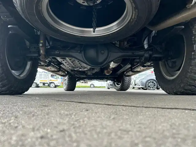 トヨタ ハイラックス Z GRスポーツ 宮城県 2022(令4)年 2.5万km スーパーホワイトⅡ リフトアップ/社外マフラー（JAOS BATTLEZ）/社外スピーカー/社外ツィータースピーカー/プリクラッシュセーフティ/レーンディパーチャーアラート/クリアランスソナー/バックソナー/ロードサインアシスト/先行車発進告知機能/レーダークルーズコントロール/パノラミックビューモニター/8インチディスプレイオーディオ（ナビ機能付）/・Bluetooth/・AppleCarPlay/AndroidAuto/・フルセグTV/ETC/ドライブレコーダー/ハーフレザーシート/革巻きステアリング/ステアリングスイッチ/パドルシフト/MTモード付AT/電動格納ミラー/リアデフロック/純正１８インチAW/フロアマット/ドアバイザー/W/サイド/カーテンエアバッグ