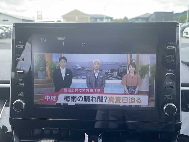 トヨタ カローラツーリング ハイブリッド S 岩手県 2019(令1)年 1.1万km ホワイトパールクリスタルシャイン 純正ナビ/AM/FM/Bluetooth/フルセグTV/バックカメラ/ETC/レーダークルーズコントロール/衝突被害軽減ブレーキ/レーンキープアシスト/横滑り防止装置/アイドリングストップ/シートヒーター/ステアリングヒーター/寒冷地仕様/オートライト/オートハイビーム/LEDヘッドライト/フォグランプ/スマートキー/プッシュスタート/電動格納ミラー/純正16インチAW/純正フロアマット/純正ドアバイザー/保証書/取扱説明書