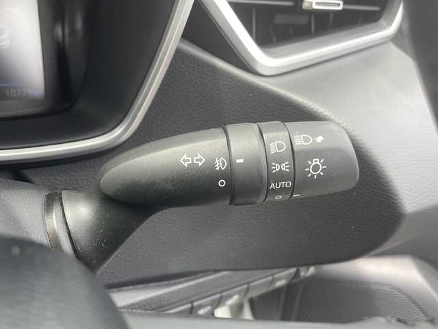トヨタ カローラツーリング ハイブリッド S 岩手県 2019(令1)年 1.1万km ホワイトパールクリスタルシャイン 純正ナビ/AM/FM/Bluetooth/フルセグTV/バックカメラ/ETC/レーダークルーズコントロール/衝突被害軽減ブレーキ/レーンキープアシスト/横滑り防止装置/アイドリングストップ/シートヒーター/ステアリングヒーター/寒冷地仕様/オートライト/オートハイビーム/LEDヘッドライト/フォグランプ/スマートキー/プッシュスタート/電動格納ミラー/純正16インチAW/純正フロアマット/純正ドアバイザー/保証書/取扱説明書