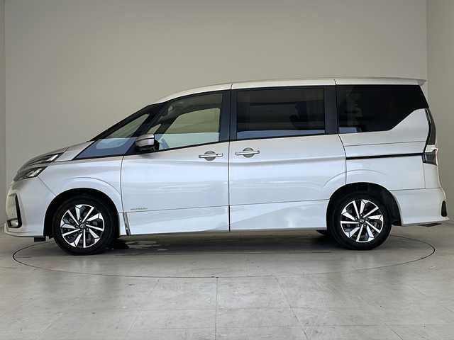日産 セレナ ハイウェイスター V 愛知県 2022(令4)年 6万km ブリリアントシルバー プロパイロット/衝突軽減システム/純正１０型SDナビ（SDなし）/フリップダウンモニター/両側パワースライドドア/全方位カメラ/クルーズコントロール/フルセグ/CD/DVD/Bluetooth/バックカメラ/イージーオープン機能/コーナーセンサー/純正アルミホイール/ブラインドスポットモニター/インテリジェントミラー/リアオートエアコン/ドライブレコーダー/ETC/ステアリングスイッチ/スマートキー/プッシュスタート