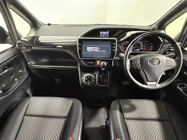 トヨタ ヴォクシー ZS 煌 大阪府 2018(平30)年 2.9万km ブラック TRDエアロ 純正10incナビ(フルセグ/DVD再生/Bluetooth) バックカメラ 後席モニター ETC 両側パワースライドドア 衝突軽減 クルコン トヨタセーフティセンス オートライト