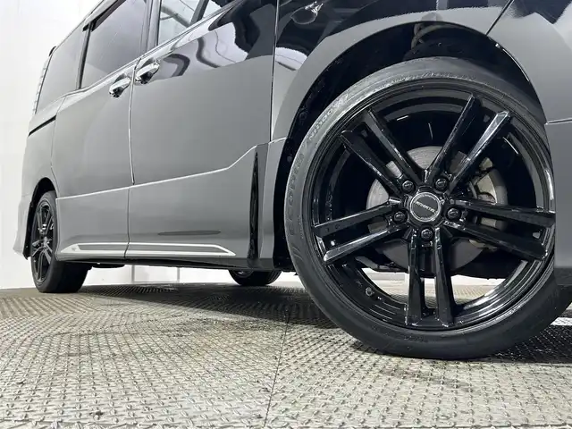 トヨタ ヴォクシー ZS 煌 大阪府 2018(平30)年 2.9万km ブラック TRDエアロ 純正10incナビ(フルセグ/DVD再生/Bluetooth) バックカメラ 後席モニター ETC 両側パワースライドドア 衝突軽減 クルコン トヨタセーフティセンス オートライト
