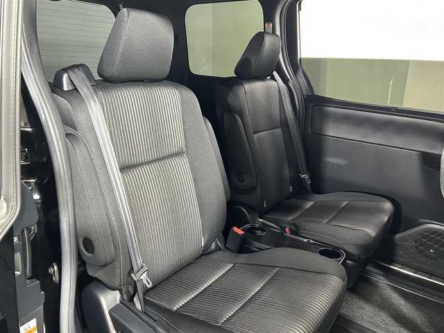 トヨタ ヴォクシー ZS 煌 大阪府 2018(平30)年 2.9万km ブラック TRDエアロ 純正10incナビ(フルセグ/DVD再生/Bluetooth) バックカメラ 後席モニター ETC 両側パワースライドドア 衝突軽減 クルコン トヨタセーフティセンス オートライト