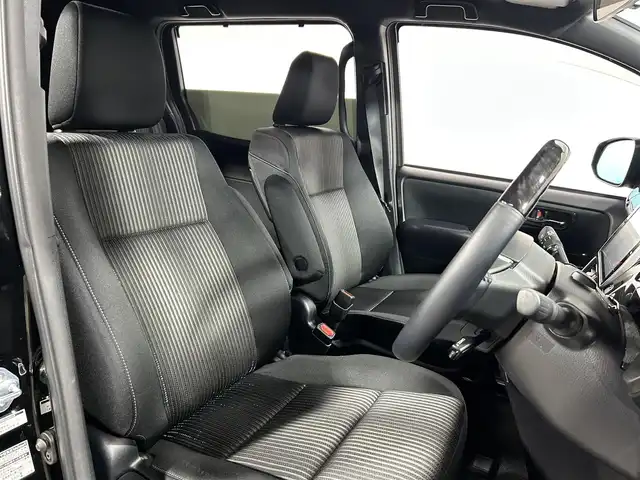 トヨタ ヴォクシー ZS 煌 大阪府 2018(平30)年 2.9万km ブラック TRDエアロ 純正10incナビ(フルセグ/DVD再生/Bluetooth) バックカメラ 後席モニター ETC 両側パワースライドドア 衝突軽減 クルコン トヨタセーフティセンス オートライト