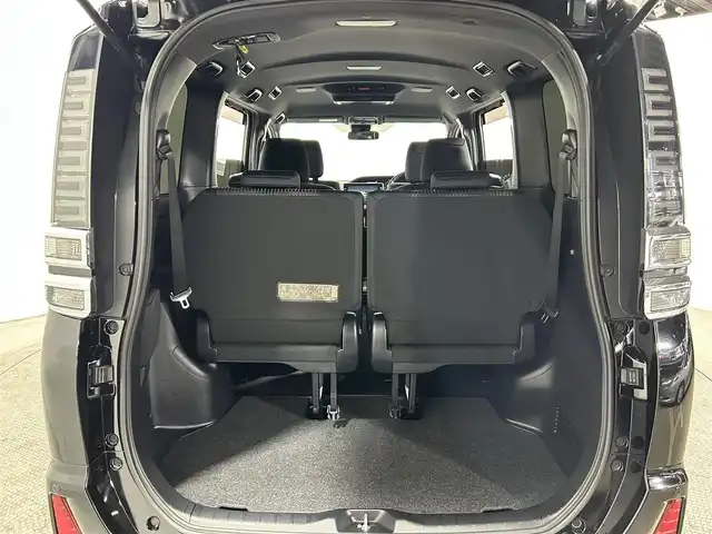 トヨタ ヴォクシー ZS 煌 大阪府 2018(平30)年 2.9万km ブラック TRDエアロ 純正10incナビ(フルセグ/DVD再生/Bluetooth) バックカメラ 後席モニター ETC 両側パワースライドドア 衝突軽減 クルコン トヨタセーフティセンス オートライト
