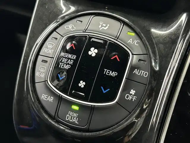 トヨタ ヴォクシー ZS 煌 大阪府 2018(平30)年 2.9万km ブラック TRDエアロ 純正10incナビ(フルセグ/DVD再生/Bluetooth) バックカメラ 後席モニター ETC 両側パワースライドドア 衝突軽減 クルコン トヨタセーフティセンス オートライト