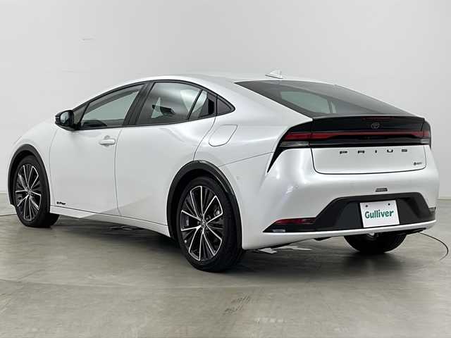 トヨタ プリウス Z 道央・札幌 2023(令5)年 2.7万km プラチナホワイトパールマイカ ・4WD/・寒冷地仕様/・純正ディスプレイオーディオ&フルセグ&BT&Miracast/・トヨタセーフティセンス/・プリクラッシュセーフティ/・レーンディパーチャーアラート/・ブラインドスポットモニター/・パーソナルデジタルアシスタント/・ロードサインアシスト/・クリアランスソナー/・リヤクロストラフィックアラート/・パーキングサポートブレーキ/・デジタルインナーミラー/・クルーズコントロール/・パーキングアシスト/・パワーバックドア/・レザーシート/・パワーシート/・シートヒーター/・エアーシート/・革巻きステアリング/・ハンドルヒーター/・フロントワイパーデアイサー/・ドアミラーヒーター/・オートワイパー/・オートマチックハイビーム/・オートライト/・LEDヘッドライト/・LEDフォグ/・ヘッドライトレベライザー/・ビルトインETC2.0/・AC100V/・DRIVE MODE/・EV MODE/・スマートキー/・プッシュスタート/・横滑り防止
