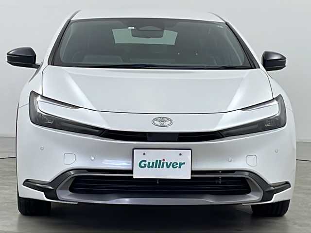 トヨタ プリウス Z 道央・札幌 2023(令5)年 2.7万km プラチナホワイトパールマイカ ・4WD/・寒冷地仕様/・純正ディスプレイオーディオ&フルセグ&BT&Miracast/・トヨタセーフティセンス/・プリクラッシュセーフティ/・レーンディパーチャーアラート/・ブラインドスポットモニター/・パーソナルデジタルアシスタント/・ロードサインアシスト/・クリアランスソナー/・リヤクロストラフィックアラート/・パーキングサポートブレーキ/・デジタルインナーミラー/・クルーズコントロール/・パーキングアシスト/・パワーバックドア/・レザーシート/・パワーシート/・シートヒーター/・エアーシート/・革巻きステアリング/・ハンドルヒーター/・フロントワイパーデアイサー/・ドアミラーヒーター/・オートワイパー/・オートマチックハイビーム/・オートライト/・LEDヘッドライト/・LEDフォグ/・ヘッドライトレベライザー/・ビルトインETC2.0/・AC100V/・DRIVE MODE/・EV MODE/・スマートキー/・プッシュスタート/・横滑り防止
