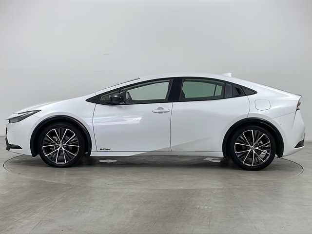 トヨタ プリウス Z 道央・札幌 2023(令5)年 2.7万km プラチナホワイトパールマイカ ・4WD/・寒冷地仕様/・純正ディスプレイオーディオ&フルセグ&BT&Miracast/・トヨタセーフティセンス/・プリクラッシュセーフティ/・レーンディパーチャーアラート/・ブラインドスポットモニター/・パーソナルデジタルアシスタント/・ロードサインアシスト/・クリアランスソナー/・リヤクロストラフィックアラート/・パーキングサポートブレーキ/・デジタルインナーミラー/・クルーズコントロール/・パーキングアシスト/・パワーバックドア/・レザーシート/・パワーシート/・シートヒーター/・エアーシート/・革巻きステアリング/・ハンドルヒーター/・フロントワイパーデアイサー/・ドアミラーヒーター/・オートワイパー/・オートマチックハイビーム/・オートライト/・LEDヘッドライト/・LEDフォグ/・ヘッドライトレベライザー/・ビルトインETC2.0/・AC100V/・DRIVE MODE/・EV MODE/・スマートキー/・プッシュスタート/・横滑り防止