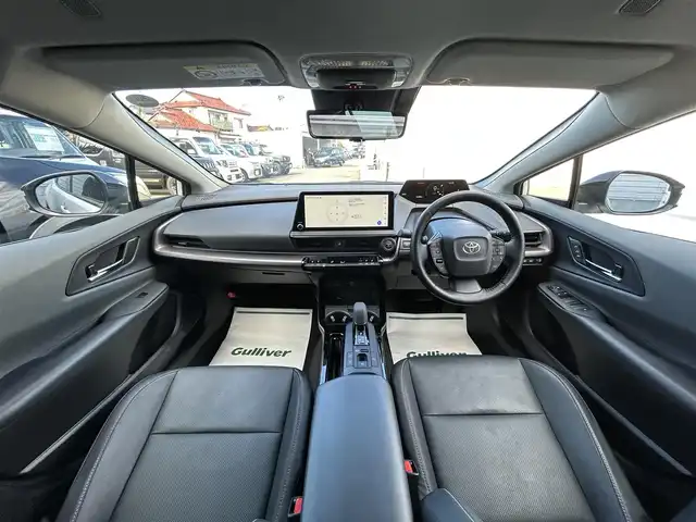 トヨタ プリウス Z 山形県 2023(令5)年 2.7万km プラチナホワイトパールマイカ 4WD/純正ナビ/FM/AM/フルセグ//トヨタセーフティセンス/プリクラッシュセーフティ/レーンディパーチャーアラート/ブラインドスポットモニター/パーソナルデジタルアシスタント/ロードサインアシスト/クリアランスソナー/リヤクロストラフィックアラート/パーキングサポートブレーキ/デジタルインナーミラー/クルーズコントロール/パーキングアシスト/パワーバックドア/レザーシート/パワーシート/シートヒーター/エアーシート/革巻きステアリング/ハンドルヒーター/オートマチックハイビーム/オートライト/LEDヘッドライト/フォグランプ/ビルトインETC2.0/AC100V/DRIVE MODE/EV MODE/スマートキー/プッシュスタート/横滑り防止