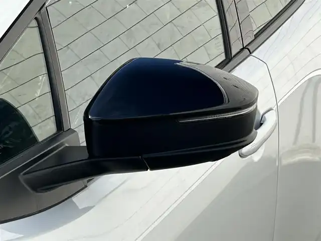 トヨタ プリウス Z 山形県 2023(令5)年 2.7万km プラチナホワイトパールマイカ 4WD/純正ナビ/FM/AM/フルセグ//トヨタセーフティセンス/プリクラッシュセーフティ/レーンディパーチャーアラート/ブラインドスポットモニター/パーソナルデジタルアシスタント/ロードサインアシスト/クリアランスソナー/リヤクロストラフィックアラート/パーキングサポートブレーキ/デジタルインナーミラー/クルーズコントロール/パーキングアシスト/パワーバックドア/レザーシート/パワーシート/シートヒーター/エアーシート/革巻きステアリング/ハンドルヒーター/オートマチックハイビーム/オートライト/LEDヘッドライト/フォグランプ/ビルトインETC2.0/AC100V/DRIVE MODE/EV MODE/スマートキー/プッシュスタート/横滑り防止