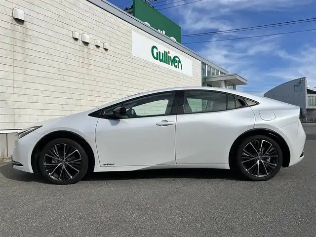 トヨタ プリウス Z 山形県 2023(令5)年 2.7万km プラチナホワイトパールマイカ 4WD/純正ナビ/FM/AM/フルセグ//トヨタセーフティセンス/プリクラッシュセーフティ/レーンディパーチャーアラート/ブラインドスポットモニター/パーソナルデジタルアシスタント/ロードサインアシスト/クリアランスソナー/リヤクロストラフィックアラート/パーキングサポートブレーキ/デジタルインナーミラー/クルーズコントロール/パーキングアシスト/パワーバックドア/レザーシート/パワーシート/シートヒーター/エアーシート/革巻きステアリング/ハンドルヒーター/オートマチックハイビーム/オートライト/LEDヘッドライト/フォグランプ/ビルトインETC2.0/AC100V/DRIVE MODE/EV MODE/スマートキー/プッシュスタート/横滑り防止