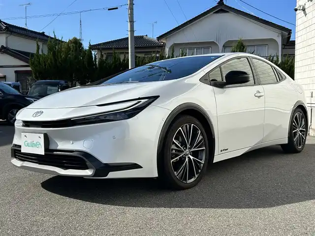 トヨタ プリウス Z 山形県 2023(令5)年 2.7万km プラチナホワイトパールマイカ 4WD/純正ナビ/FM/AM/フルセグ//トヨタセーフティセンス/プリクラッシュセーフティ/レーンディパーチャーアラート/ブラインドスポットモニター/パーソナルデジタルアシスタント/ロードサインアシスト/クリアランスソナー/リヤクロストラフィックアラート/パーキングサポートブレーキ/デジタルインナーミラー/クルーズコントロール/パーキングアシスト/パワーバックドア/レザーシート/パワーシート/シートヒーター/エアーシート/革巻きステアリング/ハンドルヒーター/オートマチックハイビーム/オートライト/LEDヘッドライト/フォグランプ/ビルトインETC2.0/AC100V/DRIVE MODE/EV MODE/スマートキー/プッシュスタート/横滑り防止