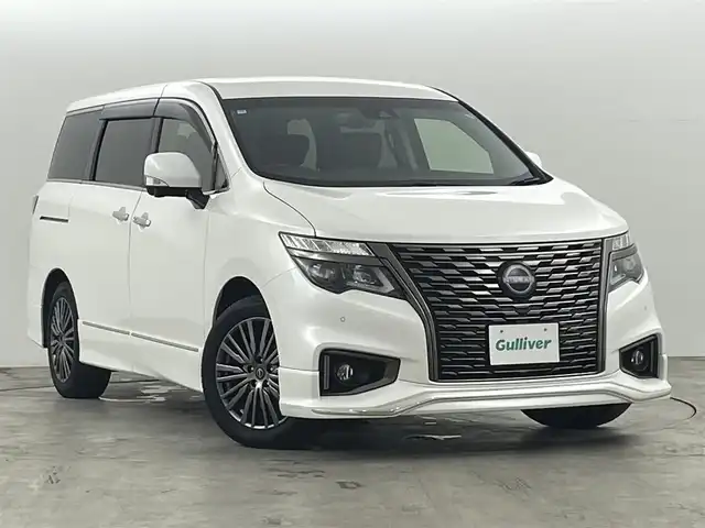 日産 エルグランド 250HWS S アーバンクロム 福島県 2024(令6)年 1.3万km ピュアホワイトパール インテリジェントエマージェンシーブレーキ/・前後コーナーセンサー/プロパイロット/・追従式クルーズコントロール/・車線維持/・ブラインドスポットモニタリング/フリップダウンモニター/純正大画面ナビ/・型番なし/・AM/FM/CD/DVD/BT/HDMI/フルセグTV/・全方位/フロント/バック/サイドカメラ/・ETC/・前後ドライブレコーダー/両側パワースライドドア/ハーフレザーシート/・オットマン/プッシュスタート/・スマートキー/LEDヘッドライト/・オートライト/・オートハイビーム/純正エアロ/・フロント/サイド/リア/純正フロアマット
