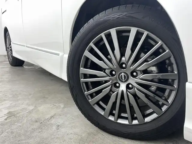 日産 エルグランド 250HWS S アーバンクロム 福島県 2024(令6)年 1.3万km ピュアホワイトパール インテリジェントエマージェンシーブレーキ/・前後コーナーセンサー/プロパイロット/・追従式クルーズコントロール/・車線維持/・ブラインドスポットモニタリング/フリップダウンモニター/純正大画面ナビ/・型番なし/・AM/FM/CD/DVD/BT/HDMI/フルセグTV/・全方位/フロント/バック/サイドカメラ/・ETC/・前後ドライブレコーダー/両側パワースライドドア/ハーフレザーシート/・オットマン/プッシュスタート/・スマートキー/LEDヘッドライト/・オートライト/・オートハイビーム/純正エアロ/・フロント/サイド/リア/純正フロアマット