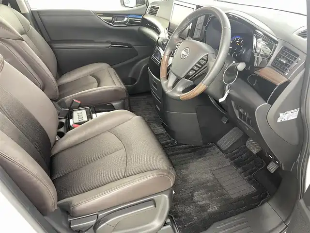 日産 エルグランド 250HWS S アーバンクロム 福島県 2024(令6)年 1.3万km ピュアホワイトパール インテリジェントエマージェンシーブレーキ/・前後コーナーセンサー/プロパイロット/・追従式クルーズコントロール/・車線維持/・ブラインドスポットモニタリング/フリップダウンモニター/純正大画面ナビ/・型番なし/・AM/FM/CD/DVD/BT/HDMI/フルセグTV/・全方位/フロント/バック/サイドカメラ/・ETC/・前後ドライブレコーダー/両側パワースライドドア/ハーフレザーシート/・オットマン/プッシュスタート/・スマートキー/LEDヘッドライト/・オートライト/・オートハイビーム/純正エアロ/・フロント/サイド/リア/純正フロアマット