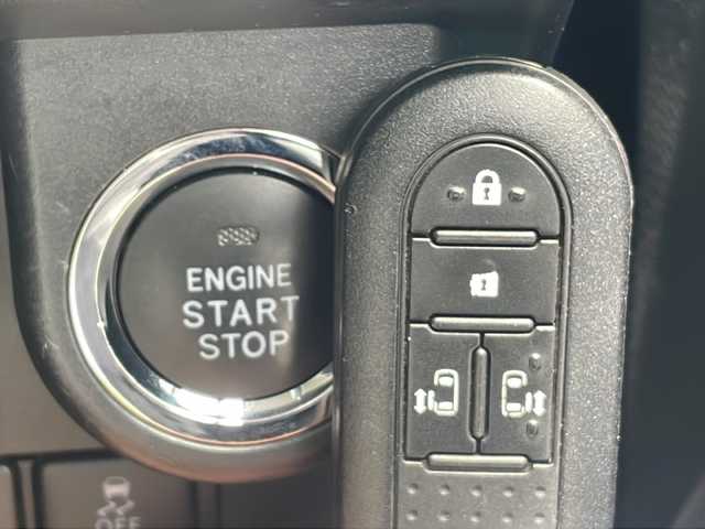 トヨタ ルーミー カスタムG S 三重県 2018(平30)年 5万km レーザーブルークリスタルシャイン 純正9型ナビ/バックカメラ/衝突軽減ブレーキ/レーンキープアシスト/先行車発進お知らせ/両側パワースライドドア/レーダークルーズコントロール/ステアリングリモコン/LEDヘッドライト/オートライト/フォグライト/社外ドライブレコーダー/社外レーダー/アイドリングストップ/純正アルミホイール/電動格納ミラー/禁煙車
