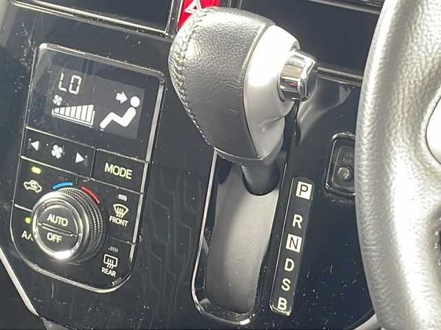 トヨタ ルーミー カスタムG S 三重県 2018(平30)年 5万km レーザーブルークリスタルシャイン 純正9型ナビ/バックカメラ/衝突軽減ブレーキ/レーンキープアシスト/先行車発進お知らせ/両側パワースライドドア/レーダークルーズコントロール/ステアリングリモコン/LEDヘッドライト/オートライト/フォグライト/社外ドライブレコーダー/社外レーダー/アイドリングストップ/純正アルミホイール/電動格納ミラー/禁煙車