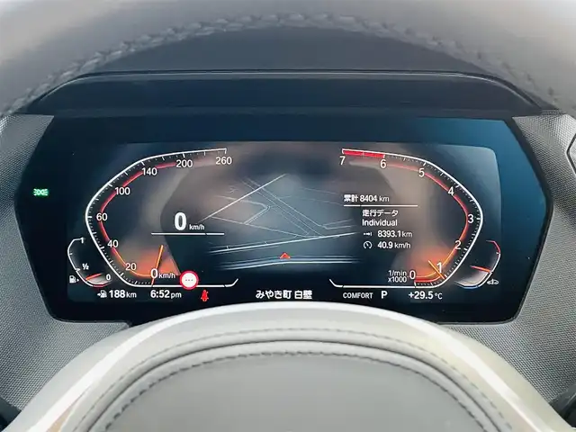 ＢＭＷ １１８ｉ Mスポーツ 佐賀県 2023(令5)年 0.9万km サファイアブラックP ワンオーナー/純正10.25インチHDDナビゲーション/・AM/FM/USB/Bluetooth/Apple car play/バックカメラ/前後ドライブレコーダー/ミラー一体型ETC/パワーバックドア/パーキングアシスト/電動パーキングブレーキ/AUTO HOLD機能/置くだけ充電/ハーフレザーシート/D＋N席パワーシート(D席メモリー機能付き)/革巻きステアリング/ステアリングリモコン/純正18インチアルミホイール/純正LEDヘッドライト/純正LEDフォグランプ/純正フロアマット/新車保証書/取扱説明書/スペアキー１本/ドライビングアシストプロフェッショナル/・アクティブクルーズコントロール（ストップ&ゴー機能付）/・ステアリング&レーンコントロールアシスト/・レーンディパーチャーウォーニング（車線逸脱警告システム）/・レーンチェンジウォーニング/・前車接近警告機能/・衝突回避被害軽減ブレーキ（事故回避アシスト付）/・後車衝突警告機能/・クロストラフィックウォーニング（フロント&リヤ）/・エマージェンシーストップアシスト/・トラフィックサインアシスト（速度制限認識）