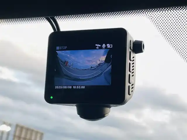 ＢＭＷ １１８ｉ Mスポーツ 佐賀県 2023(令5)年 0.9万km サファイアブラックP ワンオーナー/純正10.25インチHDDナビゲーション/・AM/FM/USB/Bluetooth/Apple car play/バックカメラ/前後ドライブレコーダー/ミラー一体型ETC/パワーバックドア/パーキングアシスト/電動パーキングブレーキ/AUTO HOLD機能/置くだけ充電/ハーフレザーシート/D＋N席パワーシート(D席メモリー機能付き)/革巻きステアリング/ステアリングリモコン/純正18インチアルミホイール/純正LEDヘッドライト/純正LEDフォグランプ/純正フロアマット/新車保証書/取扱説明書/スペアキー１本/ドライビングアシストプロフェッショナル/・アクティブクルーズコントロール（ストップ&ゴー機能付）/・ステアリング&レーンコントロールアシスト/・レーンディパーチャーウォーニング（車線逸脱警告システム）/・レーンチェンジウォーニング/・前車接近警告機能/・衝突回避被害軽減ブレーキ（事故回避アシスト付）/・後車衝突警告機能/・クロストラフィックウォーニング（フロント&リヤ）/・エマージェンシーストップアシスト/・トラフィックサインアシスト（速度制限認識）