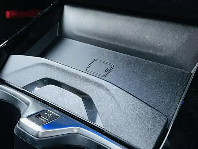 ＢＭＷ １１８ｉ Mスポーツ 佐賀県 2023(令5)年 0.9万km サファイアブラックP ワンオーナー/純正10.25インチHDDナビゲーション/・AM/FM/USB/Bluetooth/Apple car play/バックカメラ/前後ドライブレコーダー/ミラー一体型ETC/パワーバックドア/パーキングアシスト/電動パーキングブレーキ/AUTO HOLD機能/置くだけ充電/ハーフレザーシート/D＋N席パワーシート(D席メモリー機能付き)/革巻きステアリング/ステアリングリモコン/純正18インチアルミホイール/純正LEDヘッドライト/純正LEDフォグランプ/純正フロアマット/新車保証書/取扱説明書/スペアキー１本/ドライビングアシストプロフェッショナル/・アクティブクルーズコントロール（ストップ&ゴー機能付）/・ステアリング&レーンコントロールアシスト/・レーンディパーチャーウォーニング（車線逸脱警告システム）/・レーンチェンジウォーニング/・前車接近警告機能/・衝突回避被害軽減ブレーキ（事故回避アシスト付）/・後車衝突警告機能/・クロストラフィックウォーニング（フロント&リヤ）/・エマージェンシーストップアシスト/・トラフィックサインアシスト（速度制限認識）