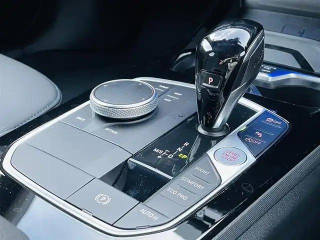ＢＭＷ １１８ｉ Mスポーツ 佐賀県 2023(令5)年 0.9万km サファイアブラックP ワンオーナー/純正10.25インチHDDナビゲーション/・AM/FM/USB/Bluetooth/Apple car play/バックカメラ/前後ドライブレコーダー/ミラー一体型ETC/パワーバックドア/パーキングアシスト/電動パーキングブレーキ/AUTO HOLD機能/置くだけ充電/ハーフレザーシート/D＋N席パワーシート(D席メモリー機能付き)/革巻きステアリング/ステアリングリモコン/純正18インチアルミホイール/純正LEDヘッドライト/純正LEDフォグランプ/純正フロアマット/新車保証書/取扱説明書/スペアキー１本/ドライビングアシストプロフェッショナル/・アクティブクルーズコントロール（ストップ&ゴー機能付）/・ステアリング&レーンコントロールアシスト/・レーンディパーチャーウォーニング（車線逸脱警告システム）/・レーンチェンジウォーニング/・前車接近警告機能/・衝突回避被害軽減ブレーキ（事故回避アシスト付）/・後車衝突警告機能/・クロストラフィックウォーニング（フロント&リヤ）/・エマージェンシーストップアシスト/・トラフィックサインアシスト（速度制限認識）