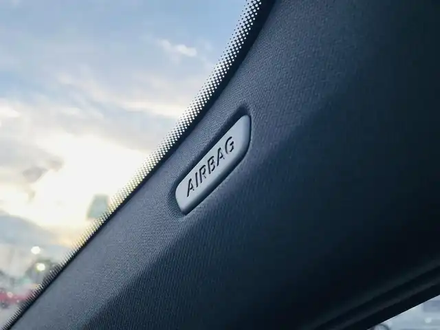 ＢＭＷ １１８ｉ Mスポーツ 佐賀県 2023(令5)年 0.9万km サファイアブラックP ワンオーナー/純正10.25インチHDDナビゲーション/・AM/FM/USB/Bluetooth/Apple car play/バックカメラ/前後ドライブレコーダー/ミラー一体型ETC/パワーバックドア/パーキングアシスト/電動パーキングブレーキ/AUTO HOLD機能/置くだけ充電/ハーフレザーシート/D＋N席パワーシート(D席メモリー機能付き)/革巻きステアリング/ステアリングリモコン/純正18インチアルミホイール/純正LEDヘッドライト/純正LEDフォグランプ/純正フロアマット/新車保証書/取扱説明書/スペアキー１本/ドライビングアシストプロフェッショナル/・アクティブクルーズコントロール（ストップ&ゴー機能付）/・ステアリング&レーンコントロールアシスト/・レーンディパーチャーウォーニング（車線逸脱警告システム）/・レーンチェンジウォーニング/・前車接近警告機能/・衝突回避被害軽減ブレーキ（事故回避アシスト付）/・後車衝突警告機能/・クロストラフィックウォーニング（フロント&リヤ）/・エマージェンシーストップアシスト/・トラフィックサインアシスト（速度制限認識）