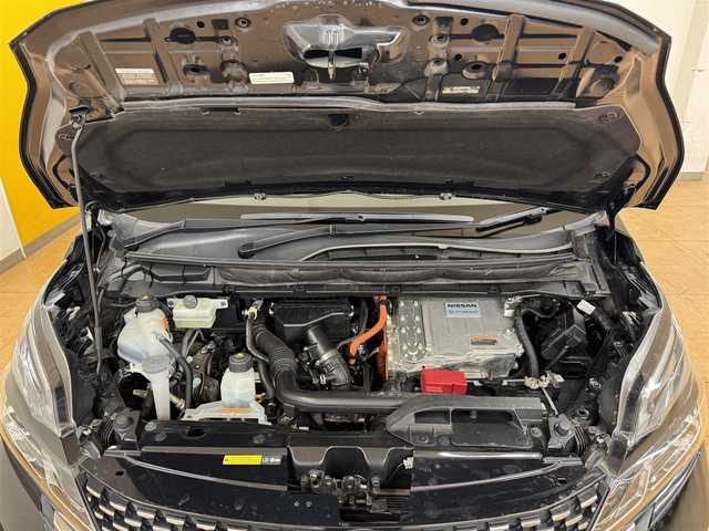 日産 セレナ e-パワー オーテック セーフティPKG 山形県 2018(平30)年 8.6万km ダイヤモンドブラック エマージェンシーブレーキ/純正9インチSDナビ/　　CD/DVD/BT/フルセグ/MSV/USB/iPod/AUX/　　AppleCarPlay/AudroidAuto/アラウンドビューモニター/両側パワースライドドア（ハンズフリー機能付き）/クルーズコントロール/LEDオートライト/前席シートヒーター/純正15インチAW/コーナーセンサー/ドライブレコーダー/レーンアシスト/ステアリングヒーター/ステアリングスイッチ/横滑り防止装置/サイド・カーテンエアバッグ/スマートキー/ビルトインETC