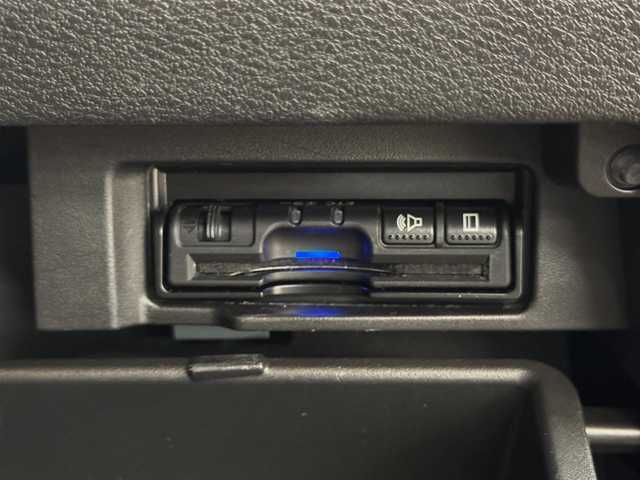 日産 セレナ e-パワー オーテック セーフティPKG 山形県 2018(平30)年 8.6万km ダイヤモンドブラック エマージェンシーブレーキ/純正9インチSDナビ/　　CD/DVD/BT/フルセグ/MSV/USB/iPod/AUX/　　AppleCarPlay/AudroidAuto/アラウンドビューモニター/両側パワースライドドア（ハンズフリー機能付き）/クルーズコントロール/LEDオートライト/前席シートヒーター/純正15インチAW/コーナーセンサー/ドライブレコーダー/レーンアシスト/ステアリングヒーター/ステアリングスイッチ/横滑り防止装置/サイド・カーテンエアバッグ/スマートキー/ビルトインETC