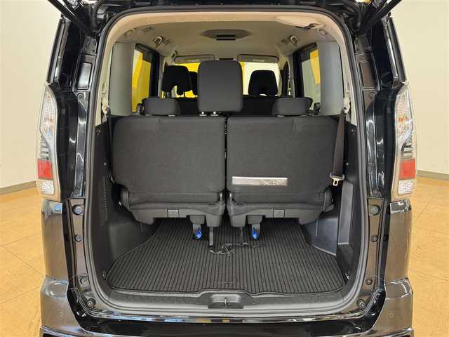 日産 セレナ e-パワー オーテック セーフティPKG 山形県 2018(平30)年 8.6万km ダイヤモンドブラック エマージェンシーブレーキ/純正9インチSDナビ/　　CD/DVD/BT/フルセグ/MSV/USB/iPod/AUX/　　AppleCarPlay/AudroidAuto/アラウンドビューモニター/両側パワースライドドア（ハンズフリー機能付き）/クルーズコントロール/LEDオートライト/前席シートヒーター/純正15インチAW/コーナーセンサー/ドライブレコーダー/レーンアシスト/ステアリングヒーター/ステアリングスイッチ/横滑り防止装置/サイド・カーテンエアバッグ/スマートキー/ビルトインETC