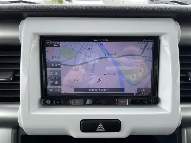 スズキ ハスラー X ターボ 岩手県 2014(平26)年 11.5万km パールホワイト/ブラック2トーンルーフ (株)IDOMが運営する【じしゃロン盛岡店】の自社ローン専用車両になりますこちらは現金またはオートローンご利用時の価格です。自社ローンご希望の方は別途その旨お申付け下さい/衝突軽減システム/社外ナビ/CD/DVD/フルセグ/Bluetooth/SD/プッシュスタート /スマートキー/スペアキー/HIDヘッドライト/オートライト/フォグライト /コーナーセンサー/シートヒーター/革巻きステアリング/ETC/バックカメラ /スタッドレスタイヤ積載