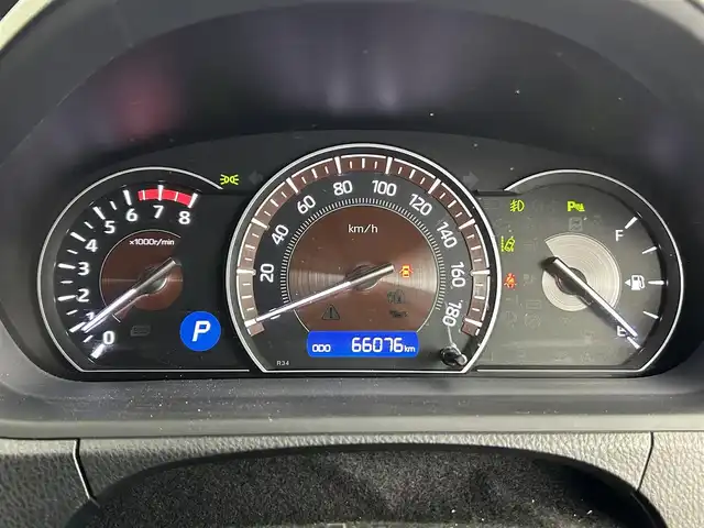 トヨタ エスクァイア Gi プレミアムパッケージ 道央・札幌 2019(令1)年 6.6万km ホワイトパールクリスタルシャイン ・4WD/・純正10.5インチワイドナビゲーション（NSZT-Z68T）/　CD/DVD/フルセグ/SD/BT/・１２インチフリップダウンモニター(V12T-R68C)/・社外ドライブレコーダー前後（DC-DR65）/・バックカメラ/・ビルトインETC2.0/・テレビキット/・クルーズコントロール/・前席シートヒーター/・レーンキープアシスト/・プリクラッシュセーフティ/・パーキングサポートブレーキ/・横滑り防止装置/・前後コーナーセンサー/・先行車発進告知/・純正フロアマット/・ハーフレザーシート/・前席シートヒーター/・ステアリングヒーター/・LEDヘッドライト/・LEDフロントフォグランプ/・オートライト/・オートマチックハイビーム/・MTモード付AT/・スマートキー/・プッシュスタート/・スペアキー１本/・TRDアルミホイール17インチ＋夏タイヤ/・純正AW15インチ＋スタッドレス積込/・自動防眩ルームミラー/・電動格納ドアミラーウィンカー/・ドアバイザー/・シートバックテーブル/・２列目サンシェード/・ステアリングスイッチ