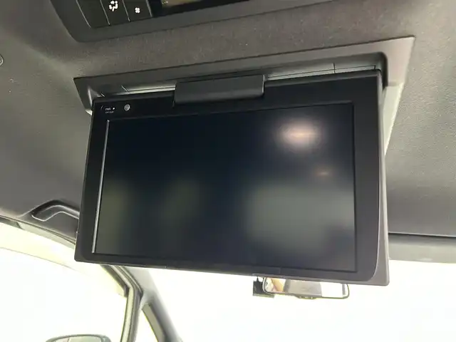 トヨタ エスクァイア Gi プレミアムパッケージ 道央・札幌 2019(令1)年 6.6万km ホワイトパールクリスタルシャイン ・4WD/・純正10.5インチワイドナビゲーション（NSZT-Z68T）/　CD/DVD/フルセグ/SD/BT/・１２インチフリップダウンモニター(V12T-R68C)/・社外ドライブレコーダー前後（DC-DR65）/・バックカメラ/・ビルトインETC2.0/・テレビキット/・クルーズコントロール/・前席シートヒーター/・レーンキープアシスト/・プリクラッシュセーフティ/・パーキングサポートブレーキ/・横滑り防止装置/・前後コーナーセンサー/・先行車発進告知/・純正フロアマット/・ハーフレザーシート/・前席シートヒーター/・ステアリングヒーター/・LEDヘッドライト/・LEDフロントフォグランプ/・オートライト/・オートマチックハイビーム/・MTモード付AT/・スマートキー/・プッシュスタート/・スペアキー１本/・TRDアルミホイール17インチ＋夏タイヤ/・純正AW15インチ＋スタッドレス積込/・自動防眩ルームミラー/・電動格納ドアミラーウィンカー/・ドアバイザー/・シートバックテーブル/・２列目サンシェード/・ステアリングスイッチ