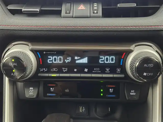トヨタ ＲＡＶ４ ＰＨＶ Z 愛知県 2023(令5)年 4万km アティチュードブラックマイカ/プラチナホワイトパールマイカ ４WD/トヨタセーフティーセンス/・車線逸脱/・衝突軽減/・プリクラッシュ/・オートハイビーム/・アラウンドビューモニター/・レーダークルーズコントロール/純正ディスプレイナビ/・フルセグ/・Bluetooth/・Applecarplay/パワーバックドア/ステアリングヒーター/サンルーフ/デジタルインナーミラー/ステアリングリモコン/革巻きステアリング/レザーシート/パワーシート（D・N）/シートヒーター/エアシート/HUD/純正ドライブレコーダー/３Dフロアマット/エンケイAW