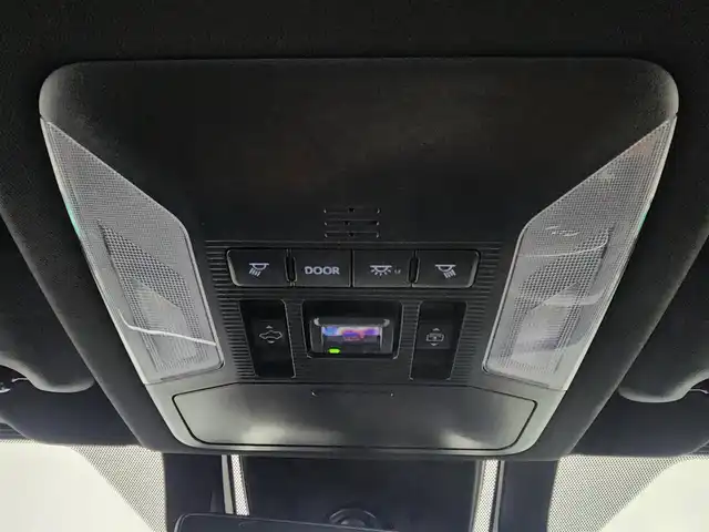 トヨタ ＲＡＶ４ ＰＨＶ Z 愛知県 2023(令5)年 4万km アティチュードブラックマイカ/プラチナホワイトパールマイカ ４WD/トヨタセーフティーセンス/・車線逸脱/・衝突軽減/・プリクラッシュ/・オートハイビーム/・アラウンドビューモニター/・レーダークルーズコントロール/純正ディスプレイナビ/・フルセグ/・Bluetooth/・Applecarplay/パワーバックドア/ステアリングヒーター/サンルーフ/デジタルインナーミラー/ステアリングリモコン/革巻きステアリング/レザーシート/パワーシート（D・N）/シートヒーター/エアシート/HUD/純正ドライブレコーダー/３Dフロアマット/エンケイAW