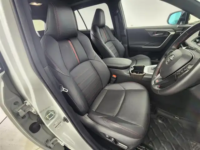トヨタ ＲＡＶ４ ＰＨＶ Z 愛知県 2023(令5)年 4万km アティチュードブラックマイカ/プラチナホワイトパールマイカ ４WD/トヨタセーフティーセンス/・車線逸脱/・衝突軽減/・プリクラッシュ/・オートハイビーム/・アラウンドビューモニター/・レーダークルーズコントロール/純正ディスプレイナビ/・フルセグ/・Bluetooth/・Applecarplay/パワーバックドア/ステアリングヒーター/サンルーフ/デジタルインナーミラー/ステアリングリモコン/革巻きステアリング/レザーシート/パワーシート（D・N）/シートヒーター/エアシート/HUD/純正ドライブレコーダー/３Dフロアマット/エンケイAW