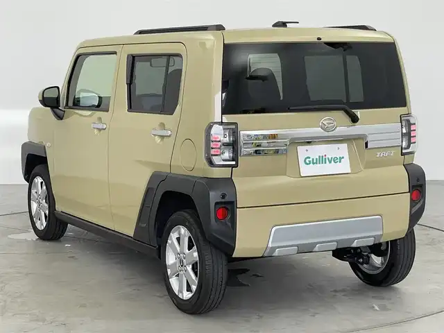 ダイハツ タフト G ターボ クロムベンチャー 愛知県 2022(令4)年 4.8万km サンドベージュメタリック スマートアシスト/　　・衝突警報機能/　　・衝突回避支援ブレーキ機能/　　・車線逸脱警報機能/　　・路側逸脱警報/　　・ふらつき警報/　　・アダプティブクルーズコントロール/　　・アダプティブドライビングハイビーム/　　・コーナーセンサー　/　　・パノラマモニター　/ディーラーオプション9インチナビ/　　CD/DVD/BT/フルセグ/ドライブレコーダー/ETC/革巻きステアリング/ステアリングリモコン/シートヒーター/ガラスルーフ/ルーフレール/純正LEDヘッドライト/フォグランプ/純正15インチアルミホイール