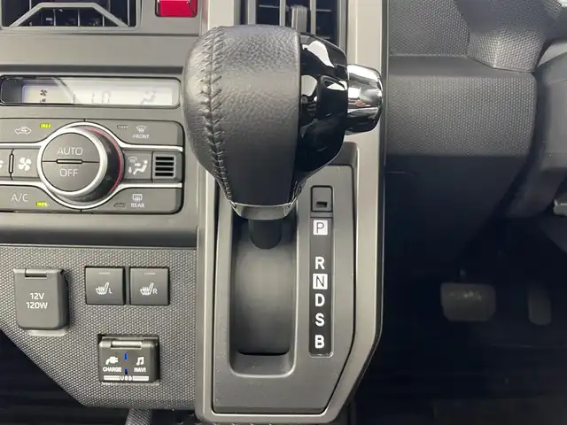 ダイハツ タフト G ターボ クロムベンチャー 愛知県 2022(令4)年 4.8万km サンドベージュメタリック スマートアシスト/　　・衝突警報機能/　　・衝突回避支援ブレーキ機能/　　・車線逸脱警報機能/　　・路側逸脱警報/　　・ふらつき警報/　　・アダプティブクルーズコントロール/　　・アダプティブドライビングハイビーム/　　・コーナーセンサー　/　　・パノラマモニター　/ディーラーオプション9インチナビ/　　CD/DVD/BT/フルセグ/ドライブレコーダー/ETC/革巻きステアリング/ステアリングリモコン/シートヒーター/ガラスルーフ/ルーフレール/純正LEDヘッドライト/フォグランプ/純正15インチアルミホイール