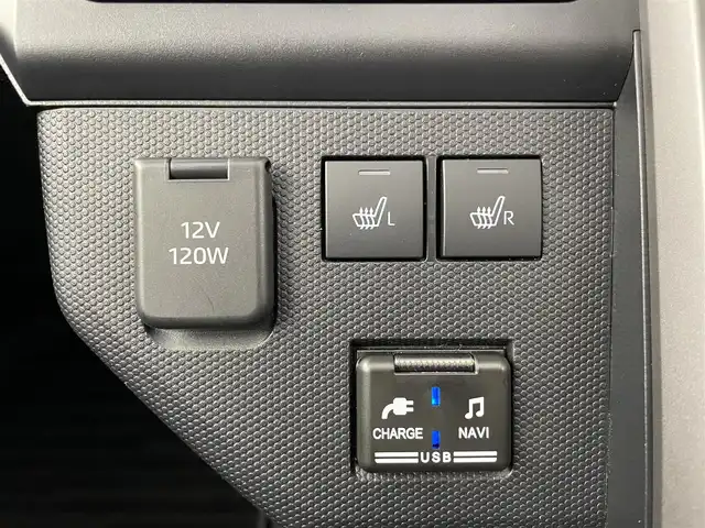 ダイハツ タフト G ターボ クロムベンチャー 愛知県 2022(令4)年 4.8万km サンドベージュメタリック スマートアシスト/　　・衝突警報機能/　　・衝突回避支援ブレーキ機能/　　・車線逸脱警報機能/　　・路側逸脱警報/　　・ふらつき警報/　　・アダプティブクルーズコントロール/　　・アダプティブドライビングハイビーム/　　・コーナーセンサー　/　　・パノラマモニター　/ディーラーオプション9インチナビ/　　CD/DVD/BT/フルセグ/ドライブレコーダー/ETC/革巻きステアリング/ステアリングリモコン/シートヒーター/ガラスルーフ/ルーフレール/純正LEDヘッドライト/フォグランプ/純正15インチアルミホイール