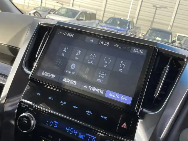 トヨタ アルファード S Cパッケージ 滋賀県 2018(平30)年 6.6万km ホワイトパールクリスタルシャイン 純正10インチナビ/【Bluetooth/CD/DVD/フルセグTV/HDMI/USB】/純正フリップダウンモニター/トヨタセーフティセンス/・プリクラッシュセーフティ/・レーンディパーチャーアラート/・レーダークルーズコントロール/・オートマチックハイビーム/バックカメラ/クリアランスソナー/ブラインドスポットモニター/両側パワースライドドア/F/S/Rモデリスタエアロ/LEDヘッドライト/レザーシート/D/Nパワーシート/D/Nシートヒーター/D/Nシートベンチレーション/二列目パワーリクライニング/N席/二列目パワーオットマン/ステアリングヒーター/パワーバックドア/前後ドライブレコーダー/ビルトインETC/電動パーキングブレーキ/オートブレーキホールド/プッシュスタート/スマートキー/ステアリングリモコン